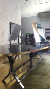 Tavolo ottone salone bellezza progettazione